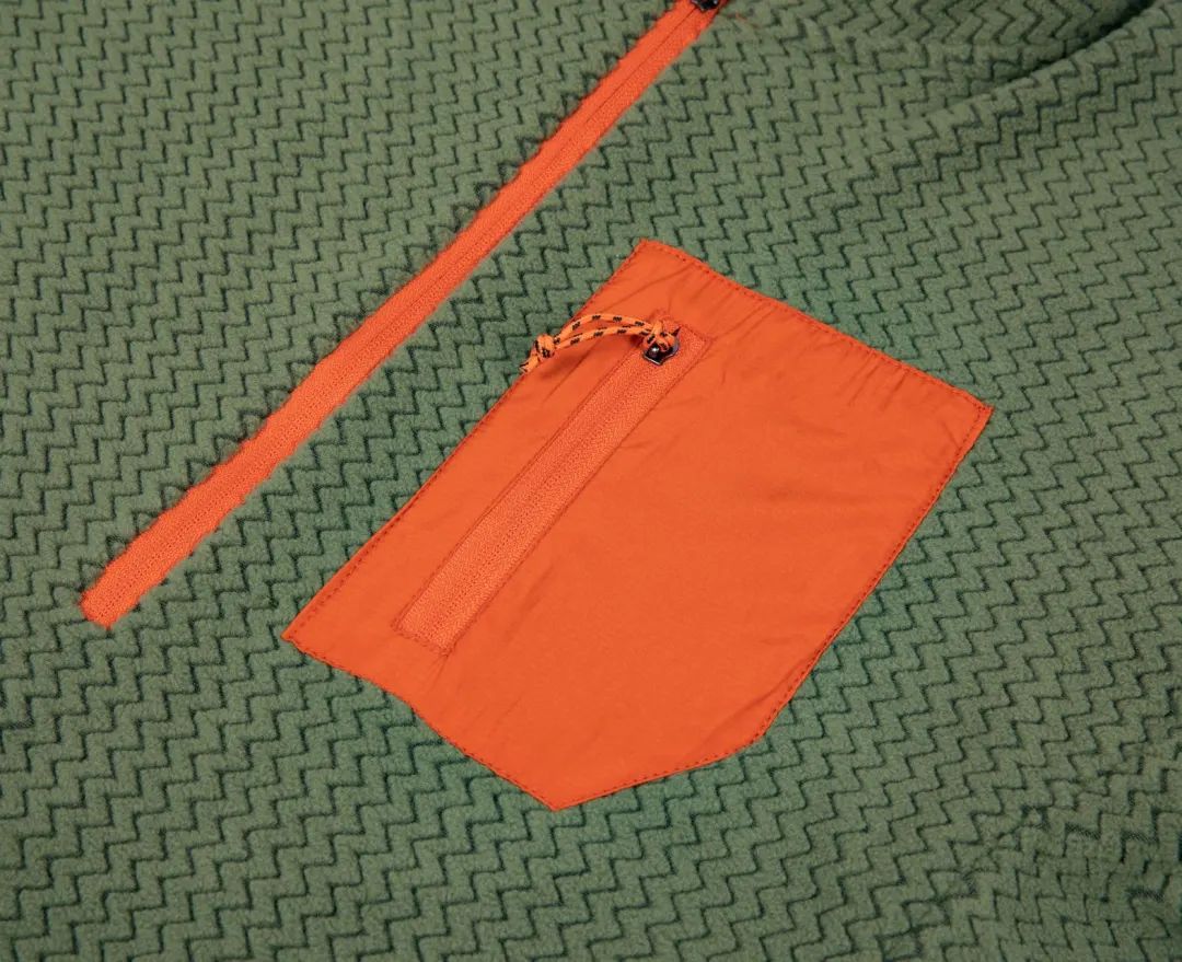 Camiseta con Capucha y Media C - Outdoor Sport Hoodie reseña y precio